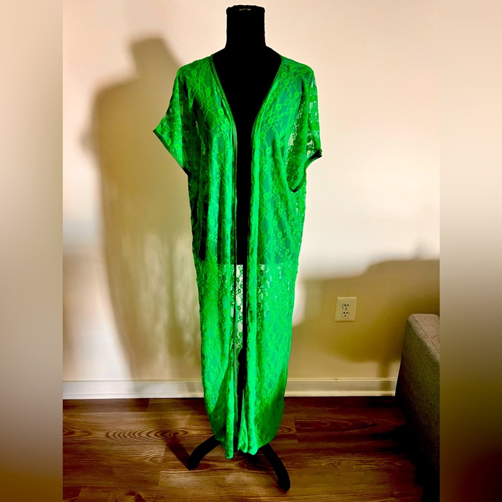 New with No Tag Green Lace beach Cover  Up (one Size)